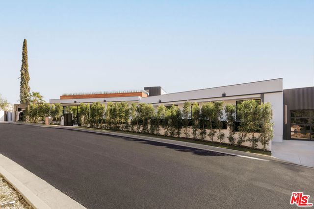 15834 High Knoll Road, Encino, CA 91436