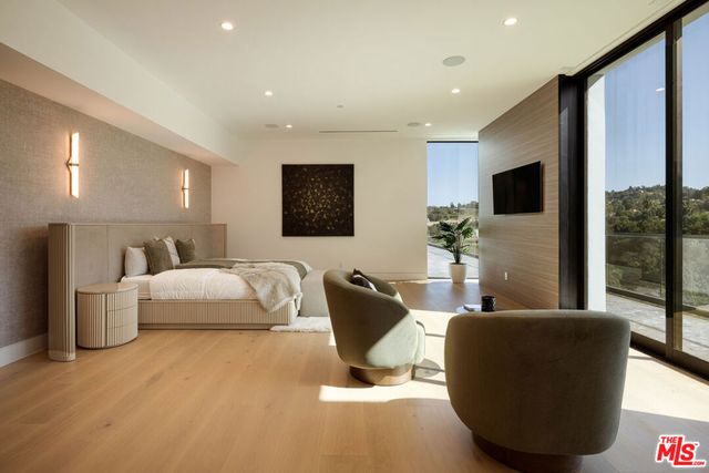 15834 High Knoll Road, Encino, CA 91436