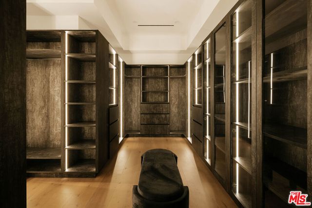 15834 High Knoll Road, Encino, CA 91436