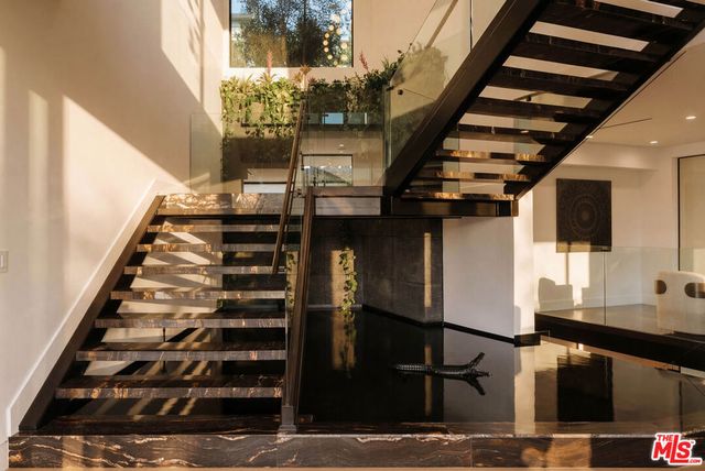 15834 High Knoll Road, Encino, CA 91436