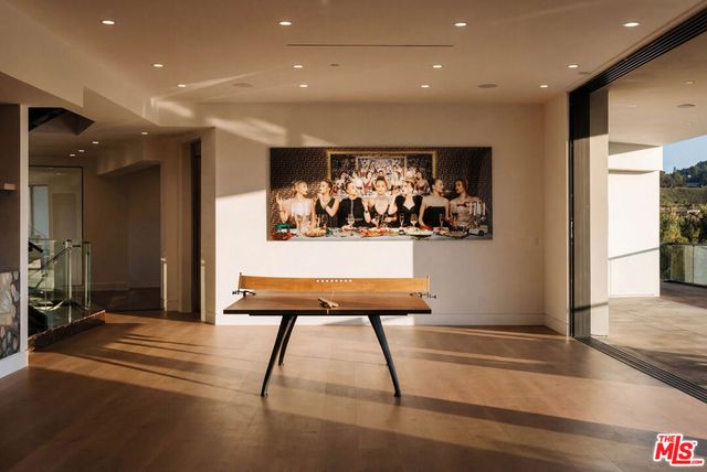 15834 High Knoll Road, Encino, CA 91436