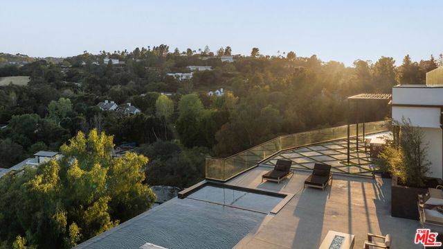 15834 High Knoll Road, Encino, CA 91436