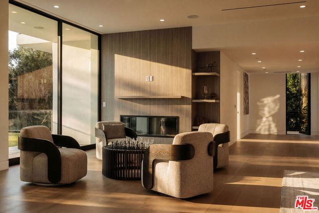 15834 High Knoll Road, Encino, CA 91436