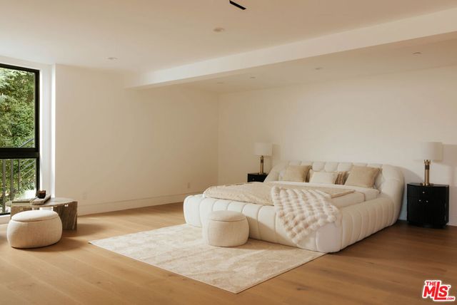 15834 High Knoll Road, Encino, CA 91436