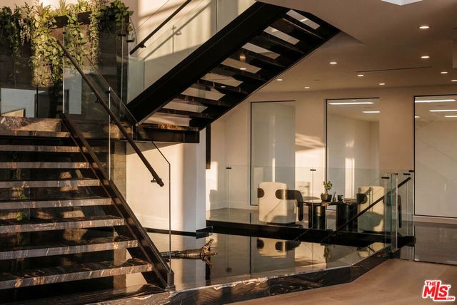 15834 High Knoll Road, Encino, CA 91436