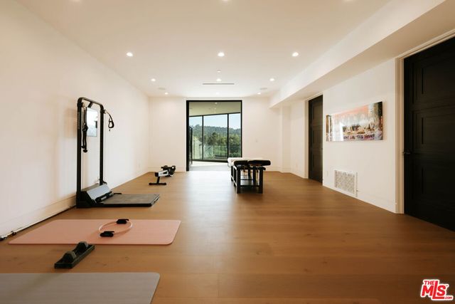 15834 High Knoll Road, Encino, CA 91436