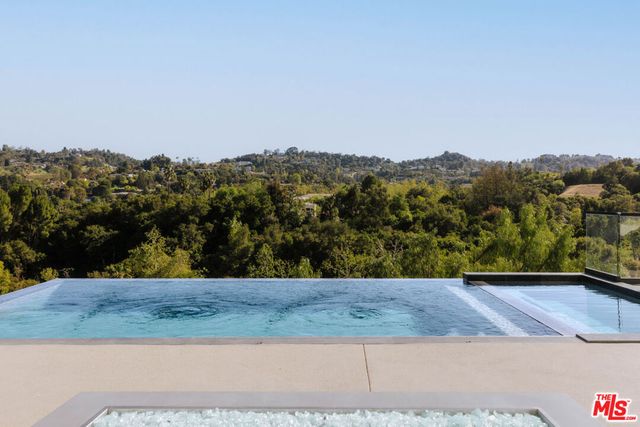 15834 High Knoll Road, Encino, CA 91436