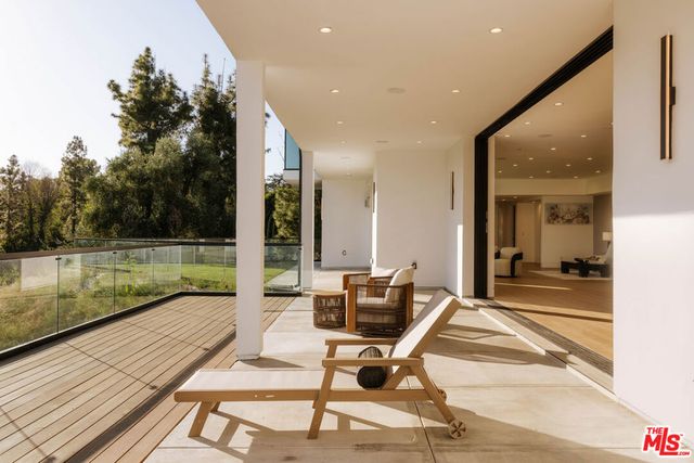 15834 High Knoll Road, Encino, CA 91436