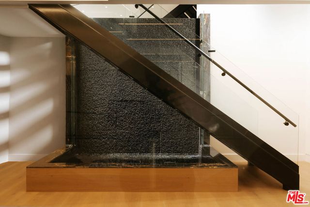 15834 High Knoll Road, Encino, CA 91436