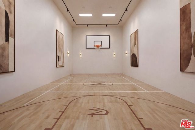 15834 High Knoll Road, Encino, CA 91436