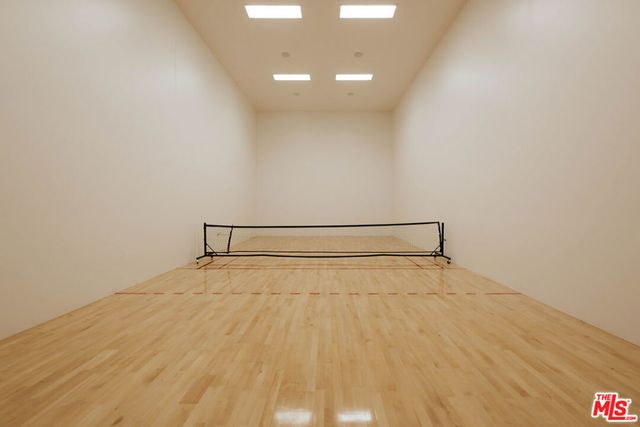 15834 High Knoll Road, Encino, CA 91436