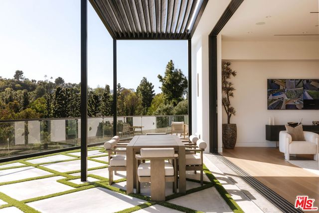 15834 High Knoll Road, Encino, CA 91436