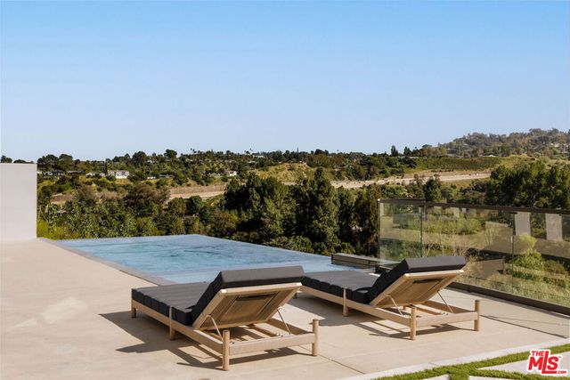 15834 High Knoll Road, Encino, CA 91436