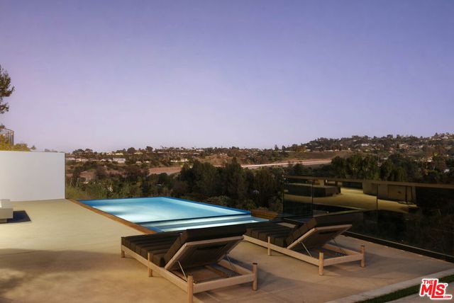 15834 High Knoll Road, Encino, CA 91436