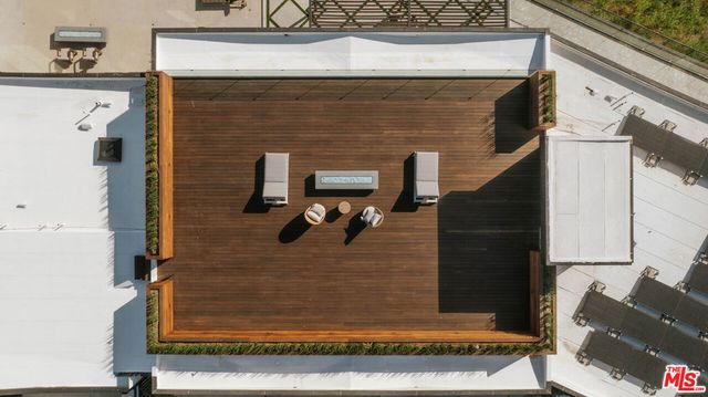 15834 High Knoll Road, Encino, CA 91436