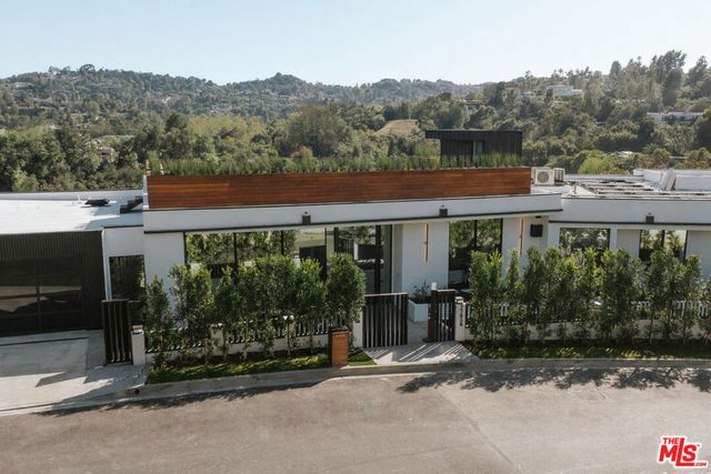 15834 High Knoll Road, Encino, CA 91436