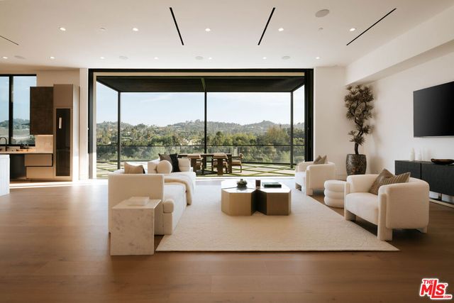 15834 High Knoll Road, Encino, CA 91436