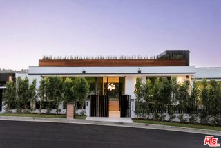 15834 High Knoll Road, Encino, CA 91436