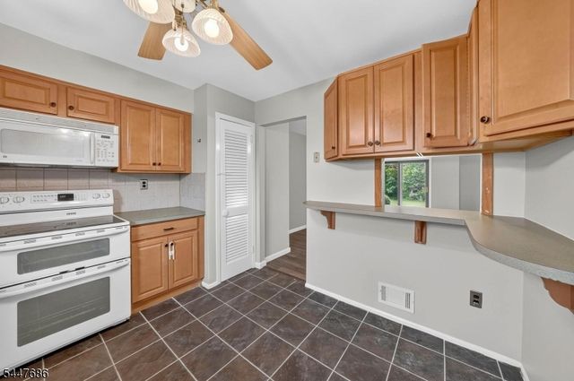 301 Windsor Ct, Hillsborough Twp., NJ 08844