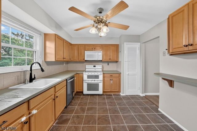 301 Windsor Ct, Hillsborough Twp., NJ 08844