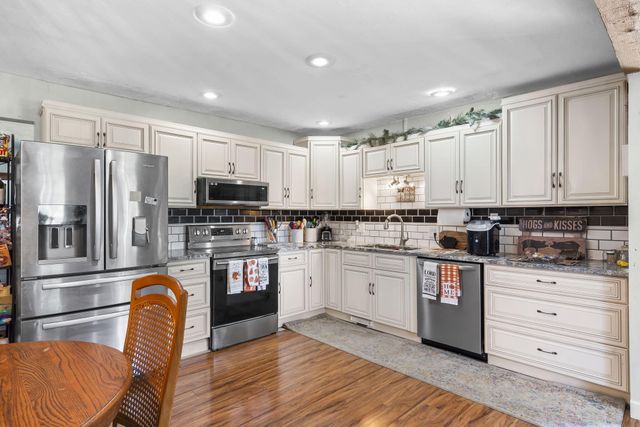 3952 W Collings Street, Springfield, MO 65803