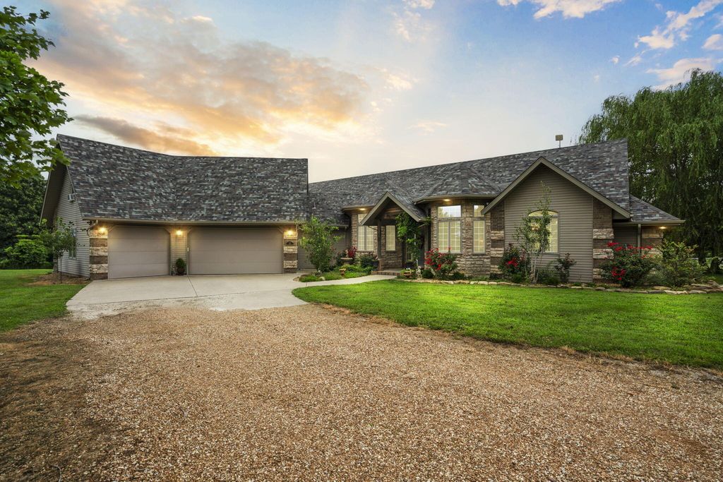 121 Stonehaven Drive, Fordland, MO 65652