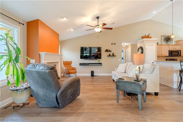 4732 Helmsworth Drive NE, Canton, OH 44714
