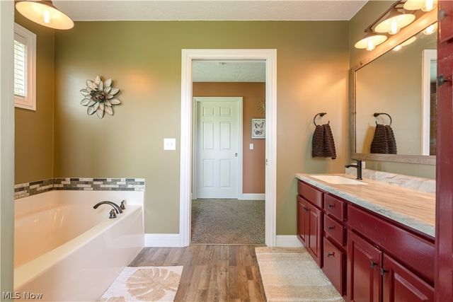 4732 Helmsworth Drive NE, Canton, OH 44714