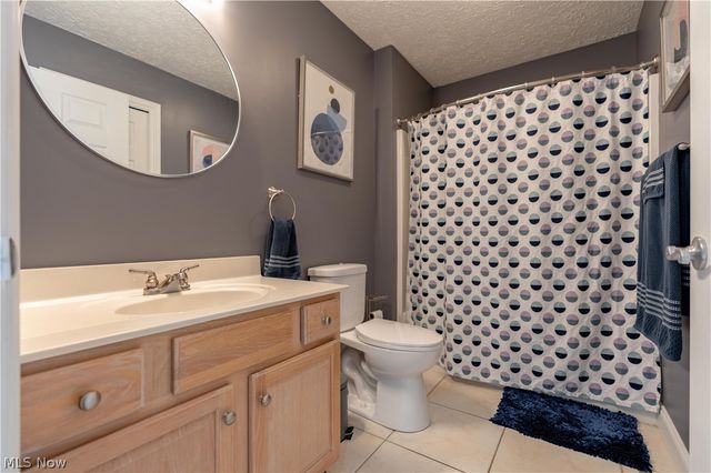 4732 Helmsworth Drive NE, Canton, OH 44714