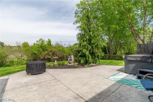 4732 Helmsworth Drive NE, Canton, OH 44714