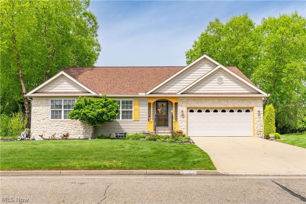 4732 Helmsworth Drive NE, Canton, OH 44714