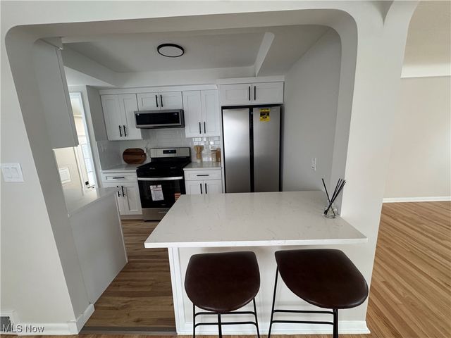 8321 Wainstead Drive, Parma, OH 44129