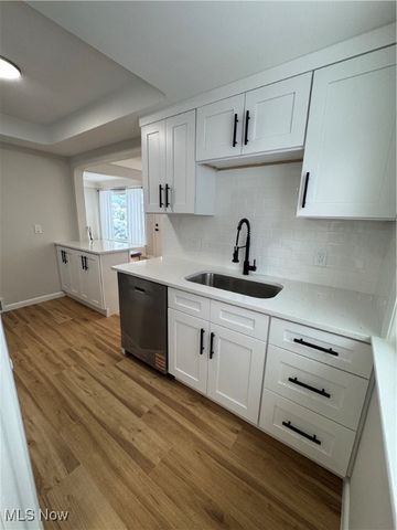 8321 Wainstead Drive, Parma, OH 44129