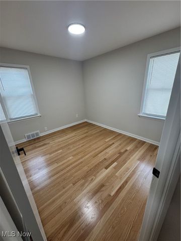 8321 Wainstead Drive, Parma, OH 44129