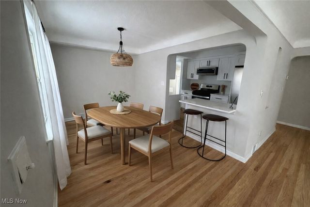 8321 Wainstead Drive, Parma, OH 44129