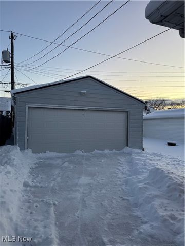 8321 Wainstead Drive, Parma, OH 44129