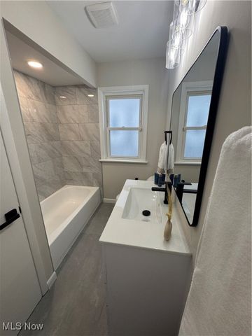 8321 Wainstead Drive, Parma, OH 44129