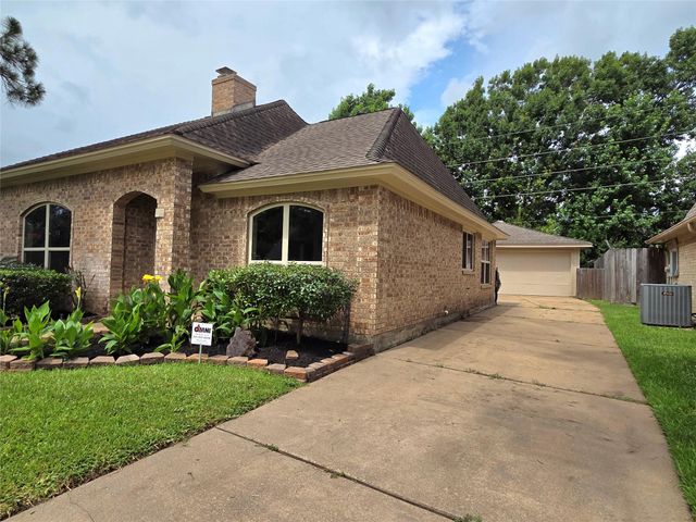 8706 Chelsworth Drive, Houston, TX 77083