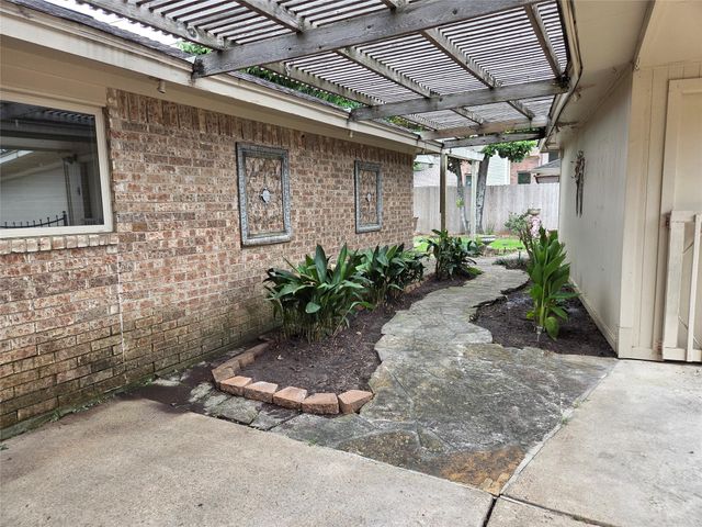 8706 Chelsworth Drive, Houston, TX 77083