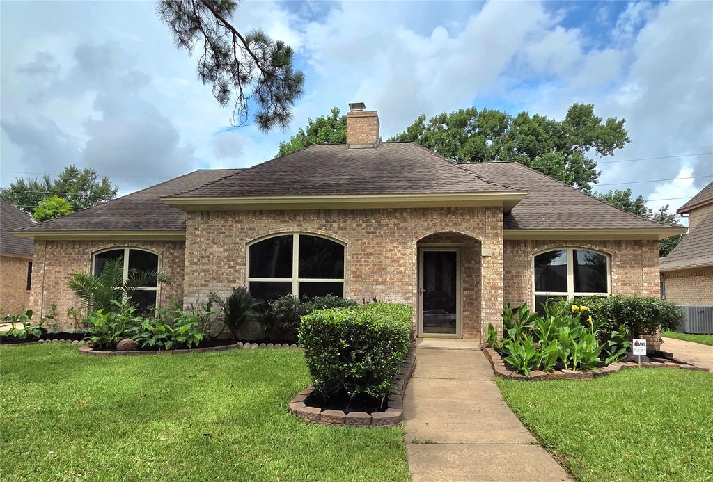 8706 Chelsworth Drive, Houston, TX 77083