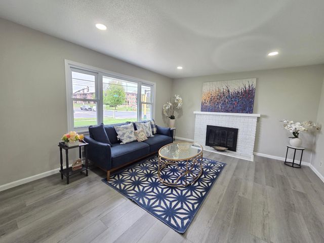 5201 W 84th Street, Bloomington, MN 55437