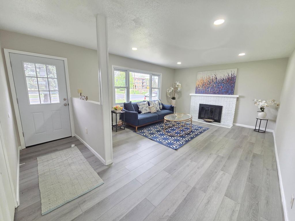 5201 W 84th Street, Bloomington, MN 55437 — photo 2