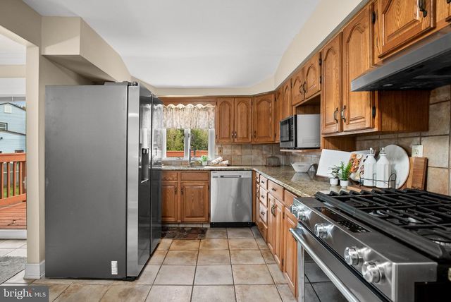 1 TOMAHAWK DR, Marlton, NJ 08053