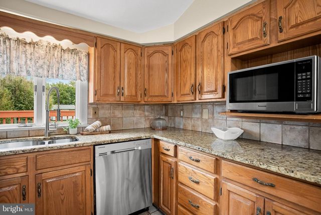 1 TOMAHAWK DR, Marlton, NJ 08053