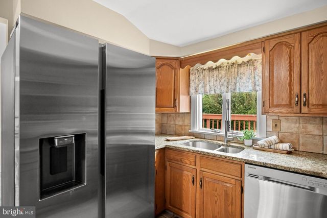 1 TOMAHAWK DR, Marlton, NJ 08053