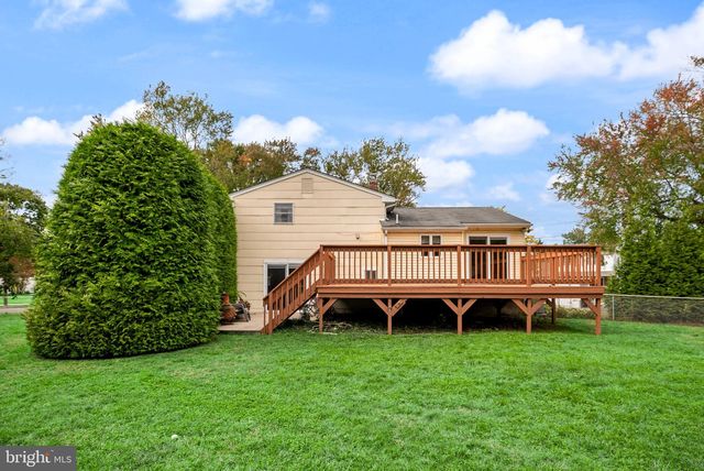 1 TOMAHAWK DR, Marlton, NJ 08053