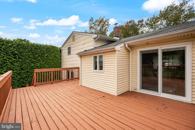 1 TOMAHAWK DR, Marlton, NJ 08053