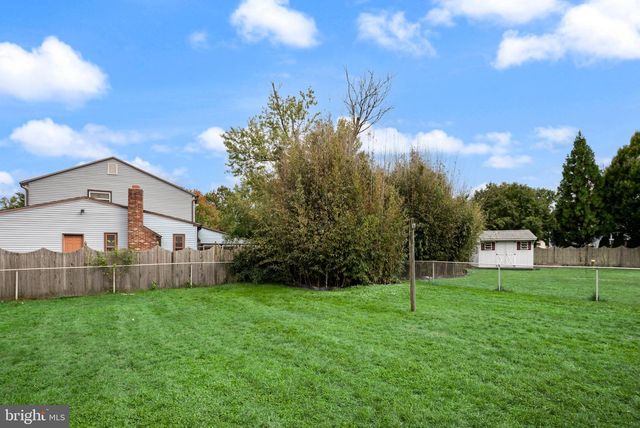 1 TOMAHAWK DR, Marlton, NJ 08053