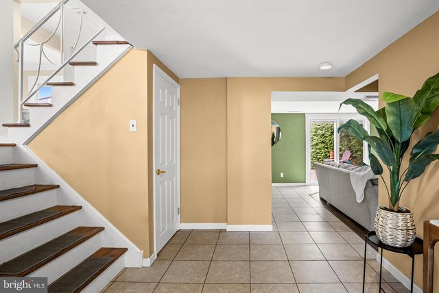 1 TOMAHAWK DR, Marlton, NJ 08053