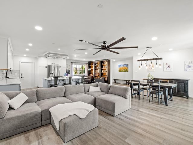 3052 E Fremont Avenue E, Fresno, CA 93710